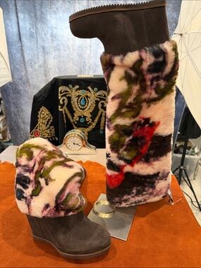 UGG x Claire Tabouret Fluff Boots UGG Women's Winter Boots - Multicolor
